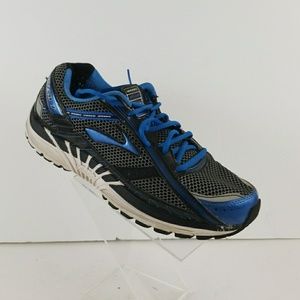 Brooks Dyad 7 trainer shoes size 10M